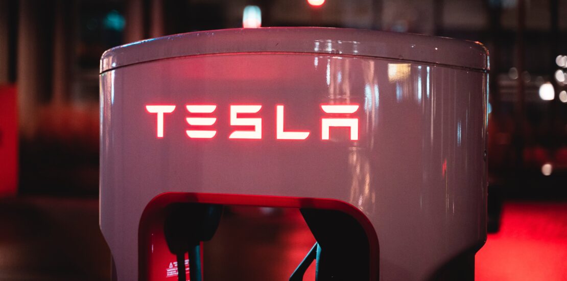 Tesla har lanceret deres selvkørende FSD software